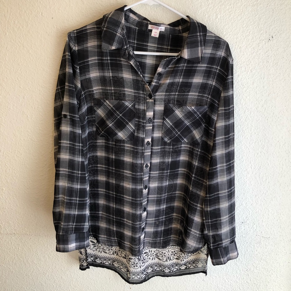 Xhilaration black and white top